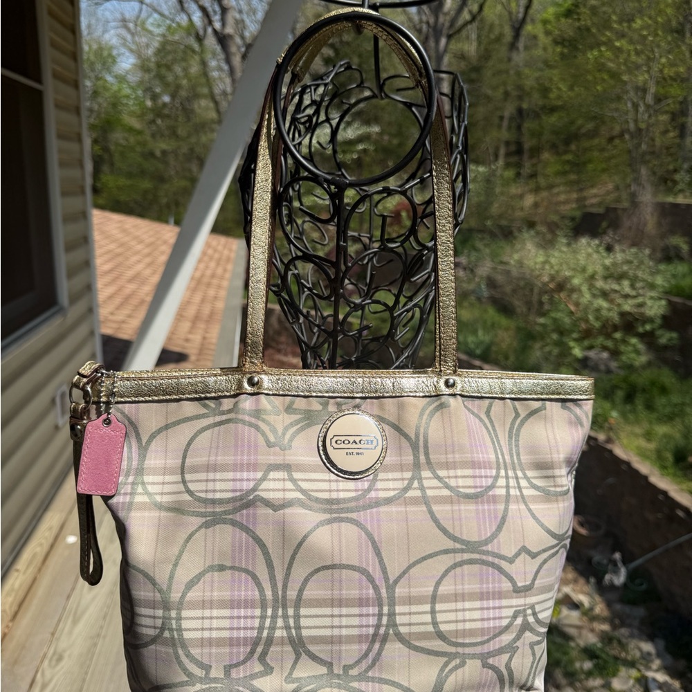 Coach Poppy Tartan Plaid Signature C Tote Bag Metallic Gold‎ Trim Tan Pink